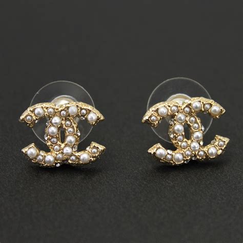 chanel a64766 y09530 z2048|Stud earrings .